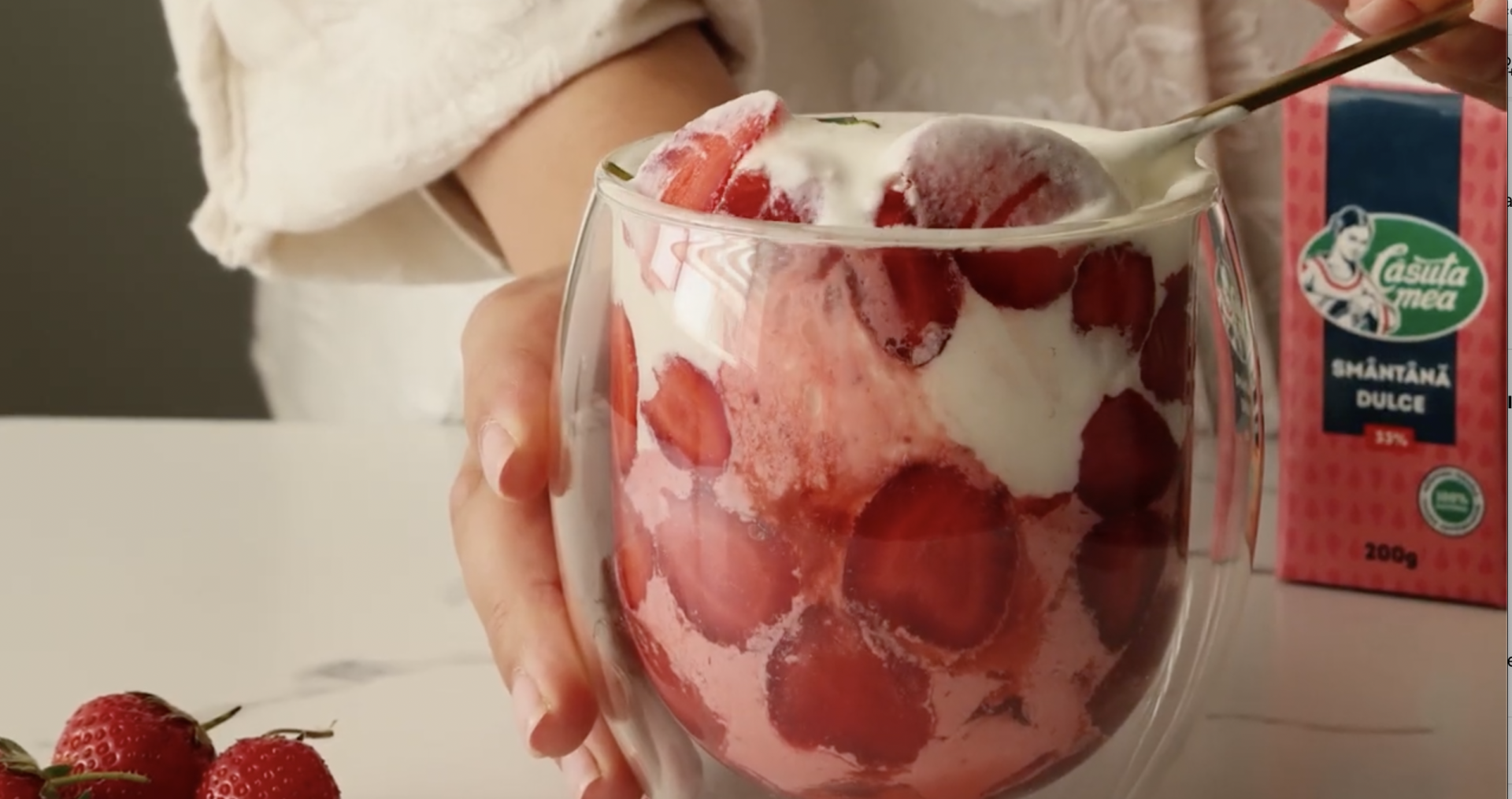 Mousse de căpșuni – desert răcoritor și ușor